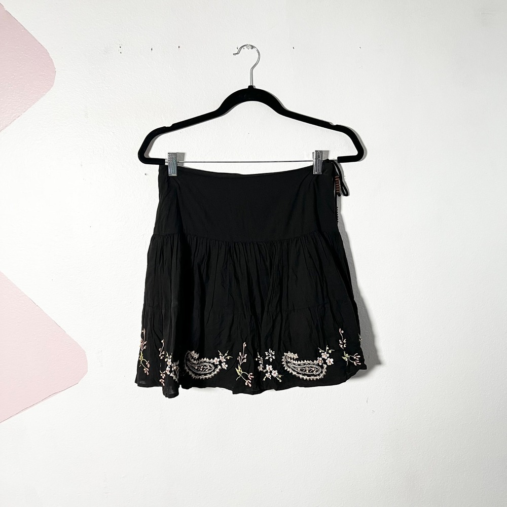 Vtg y2k 2000s Mini Skirt Size 24 Black Embroidered Paisley Floral Boho